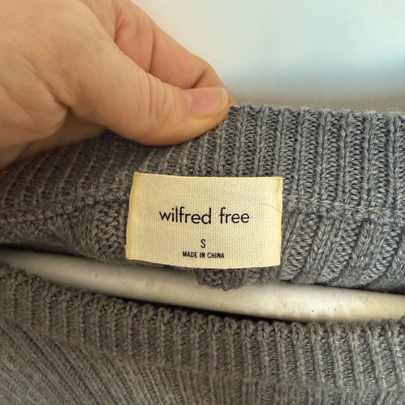 Aritzia Wilfred Free Cropped Sweater - Picture 3 of 4